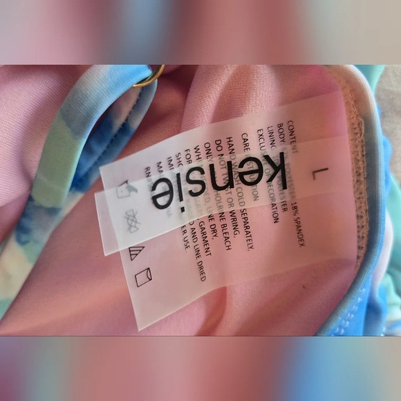 One-piece swimsuit with padding and a printed design for women! 👙☀️ - Picture 7 of 7